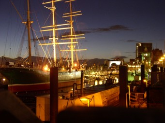 Segelschiff im Hafen